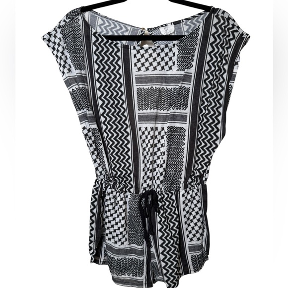 Zara Black and White Patterned Romper - Picture 1 of 5